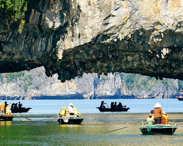 How Halong Bay Changes Throughout the Day: A Magical Journey with Aspira Cruise Halong Bay